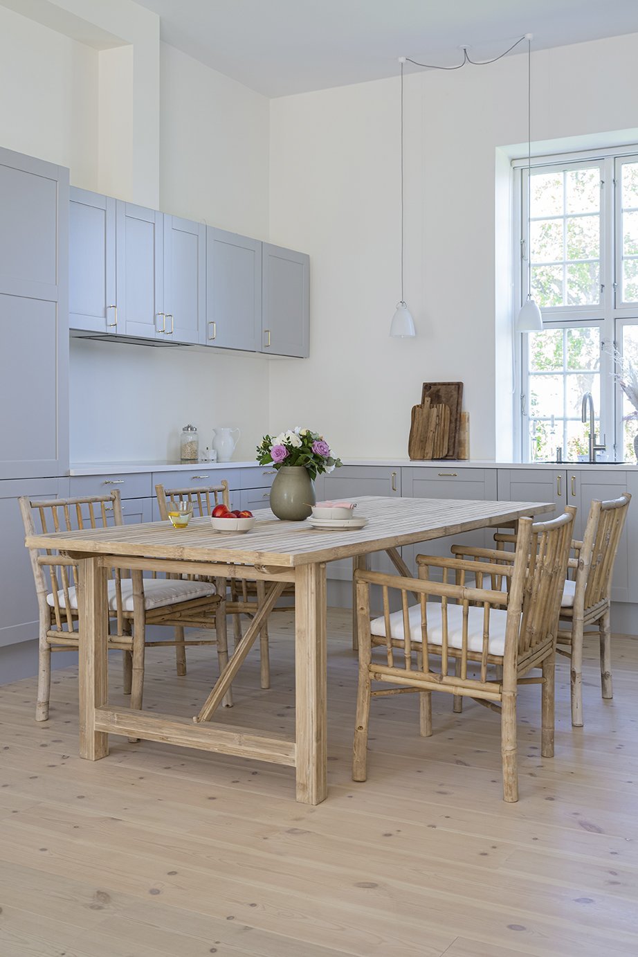 SÆT: 2.5 meter spisebord og 8 stole - Northbynorth - Køb Bambusmøbler